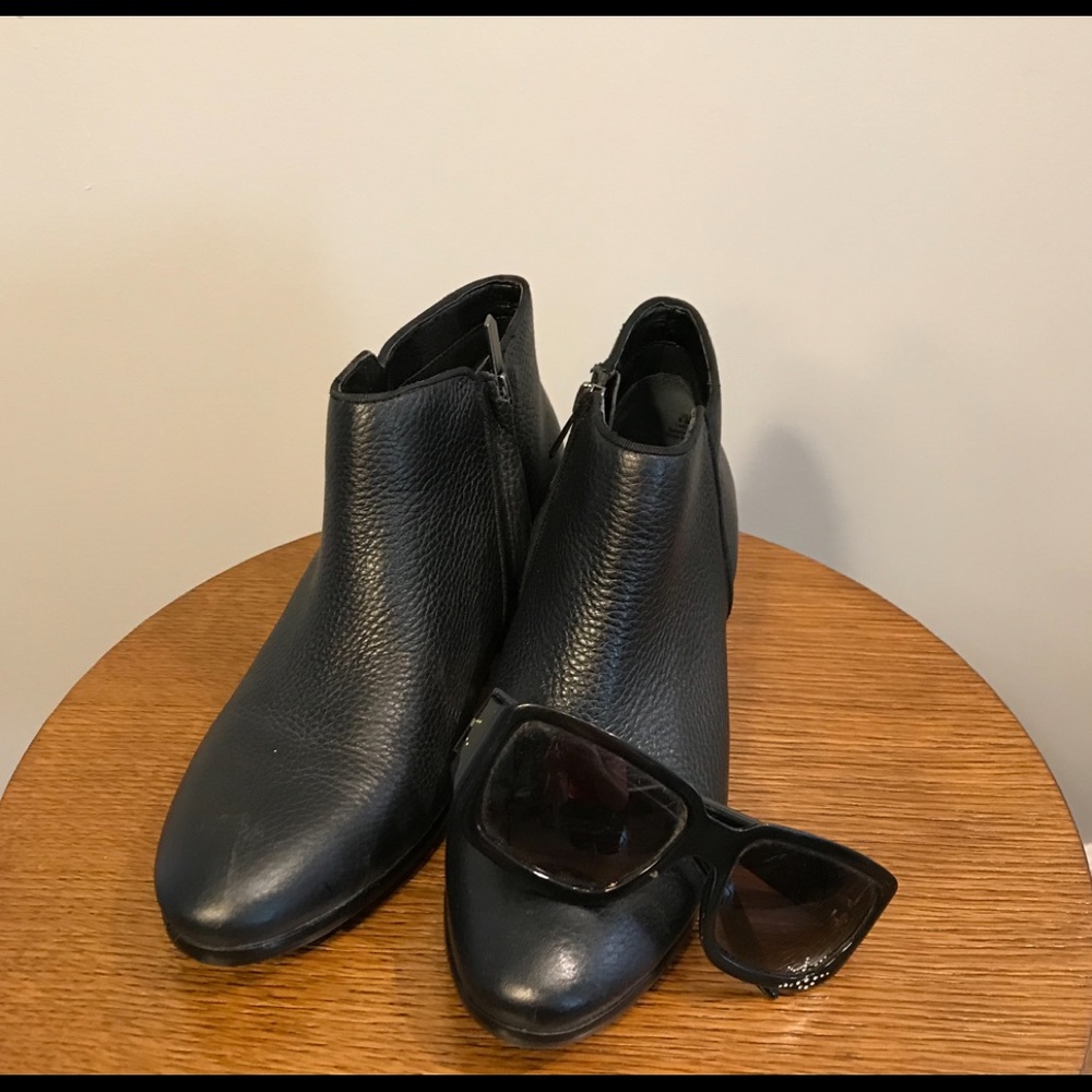 Sam Edelman black booties size 8.5